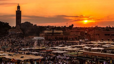 Morocco-adventure-holidays-Marrakech-koutoubia-place-jemaa-el-fna-sunset