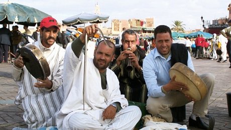 Marrakech-family-adventure-holiday-snake-charmers-Place-Jemaa-el-Fna