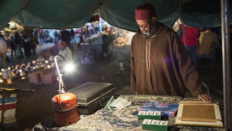 Marrakech-family-holiday-fortune-teller