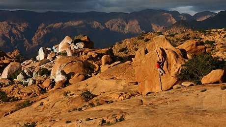 Tafraoute-rock-climbing-Morocco