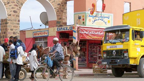 Morocco-sahara-desert-tours-Agdz-market