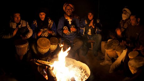Morocco-desert-bivouac-campfire