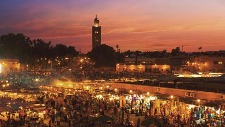 Marrakech-luxury-family-holiday-koutoubia-mosque-Place-Jemaa-el-Fna-sunset